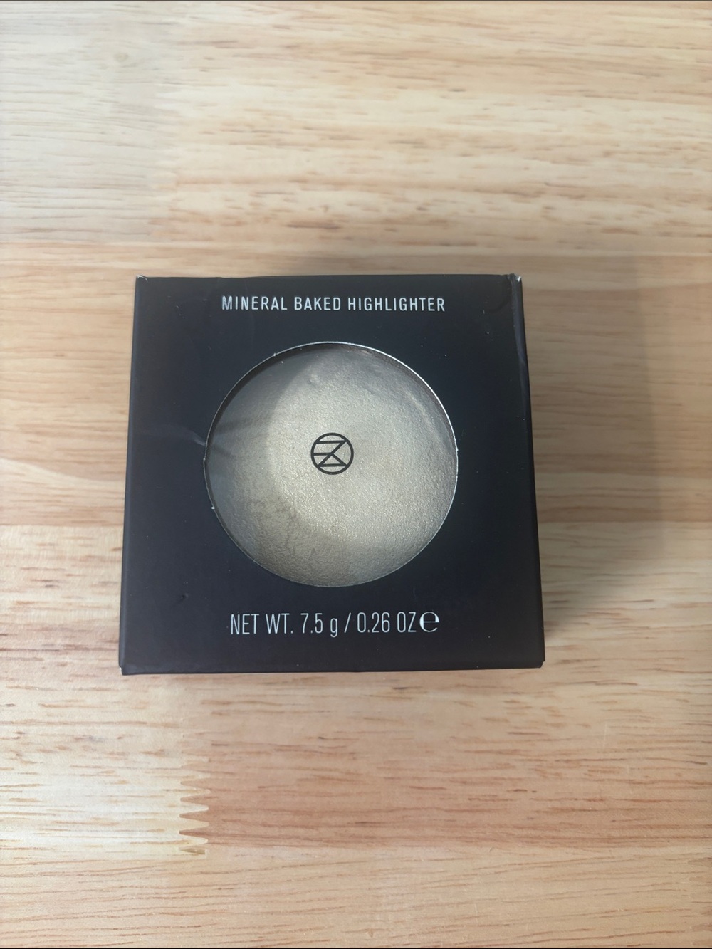 IL MAKIAGE Mineral Baked Highlighter — Champagne Gold Glow